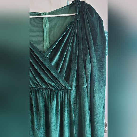 Velvet dress - Picture 4 of 5